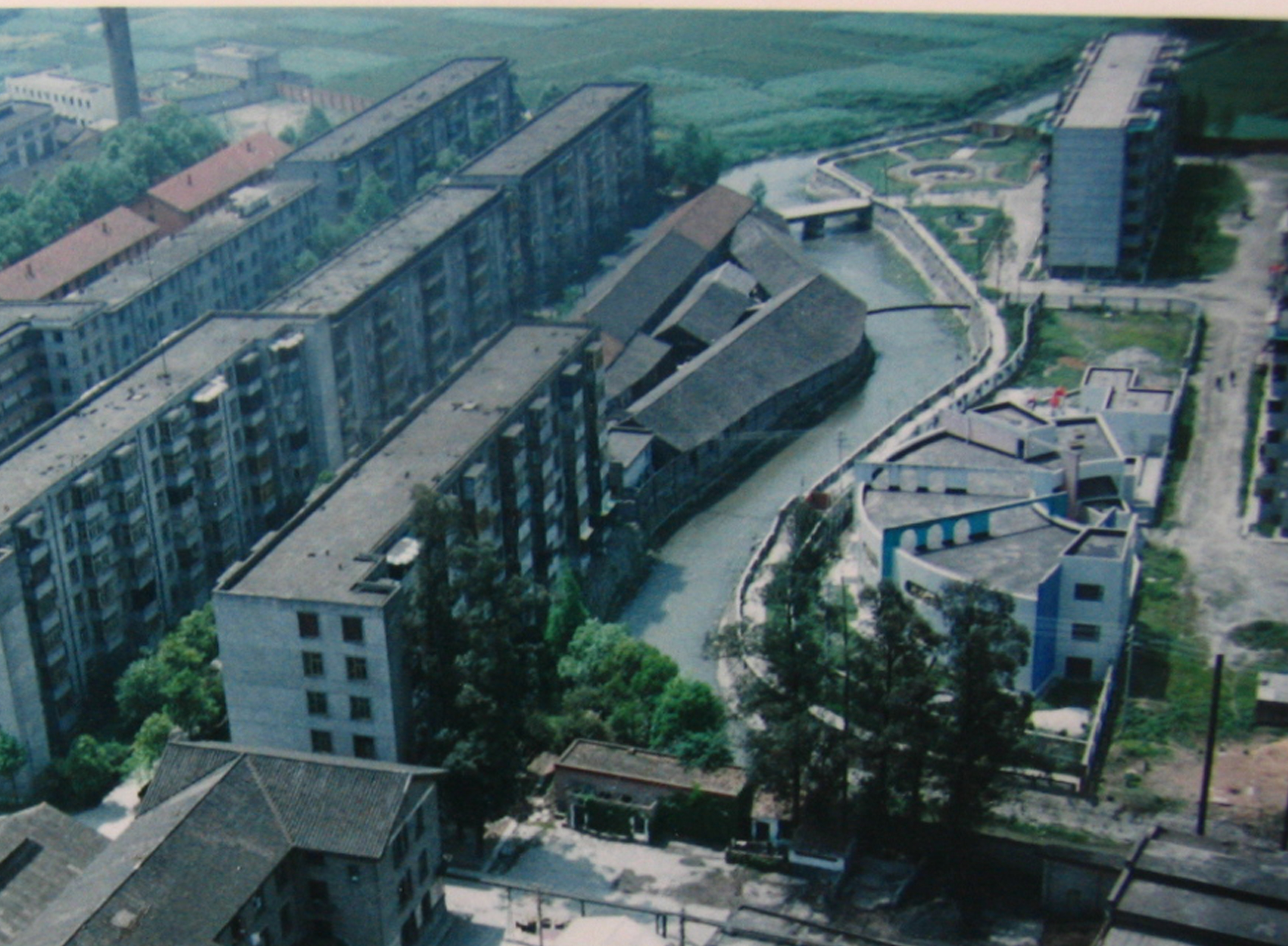 沱江河蜿蜒经过校园 沱江河蜿蜒经过校园